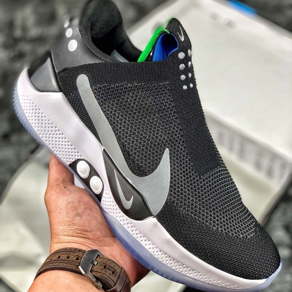 laceless basketball